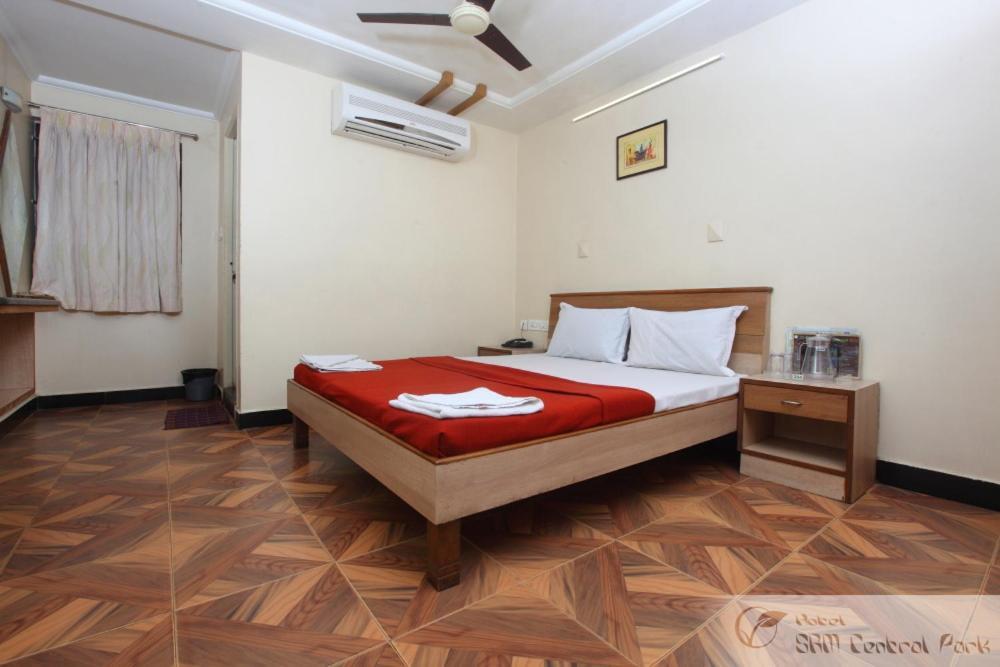Hotel S R M Central Park Chennai Extérieur photo