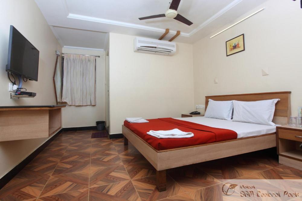 Hotel S R M Central Park Chennai Extérieur photo