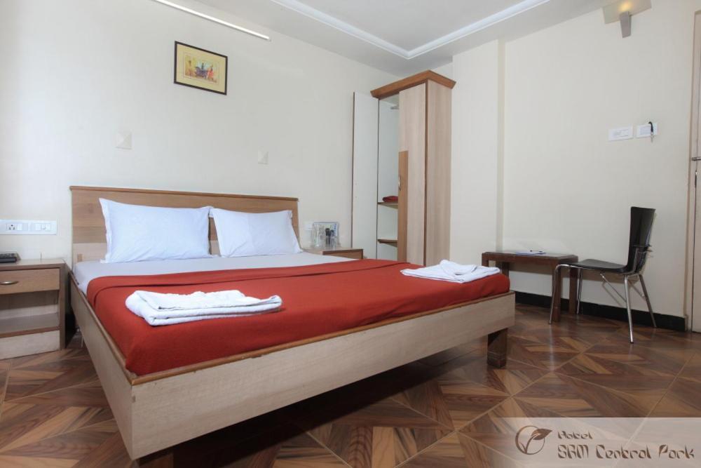 Hotel S R M Central Park Chennai Extérieur photo